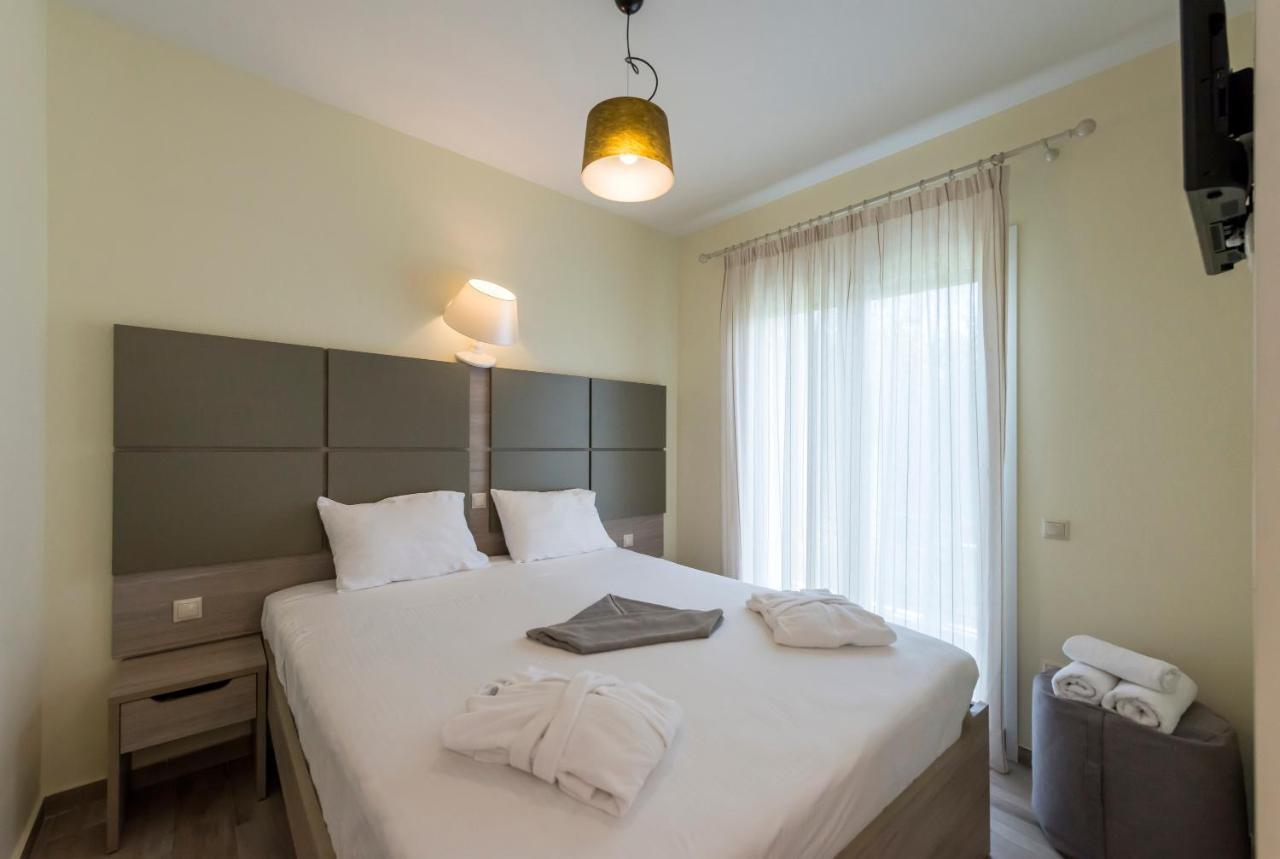 Estia Coastal Dream - Lush & Enchanting Garden Gem Apartment *