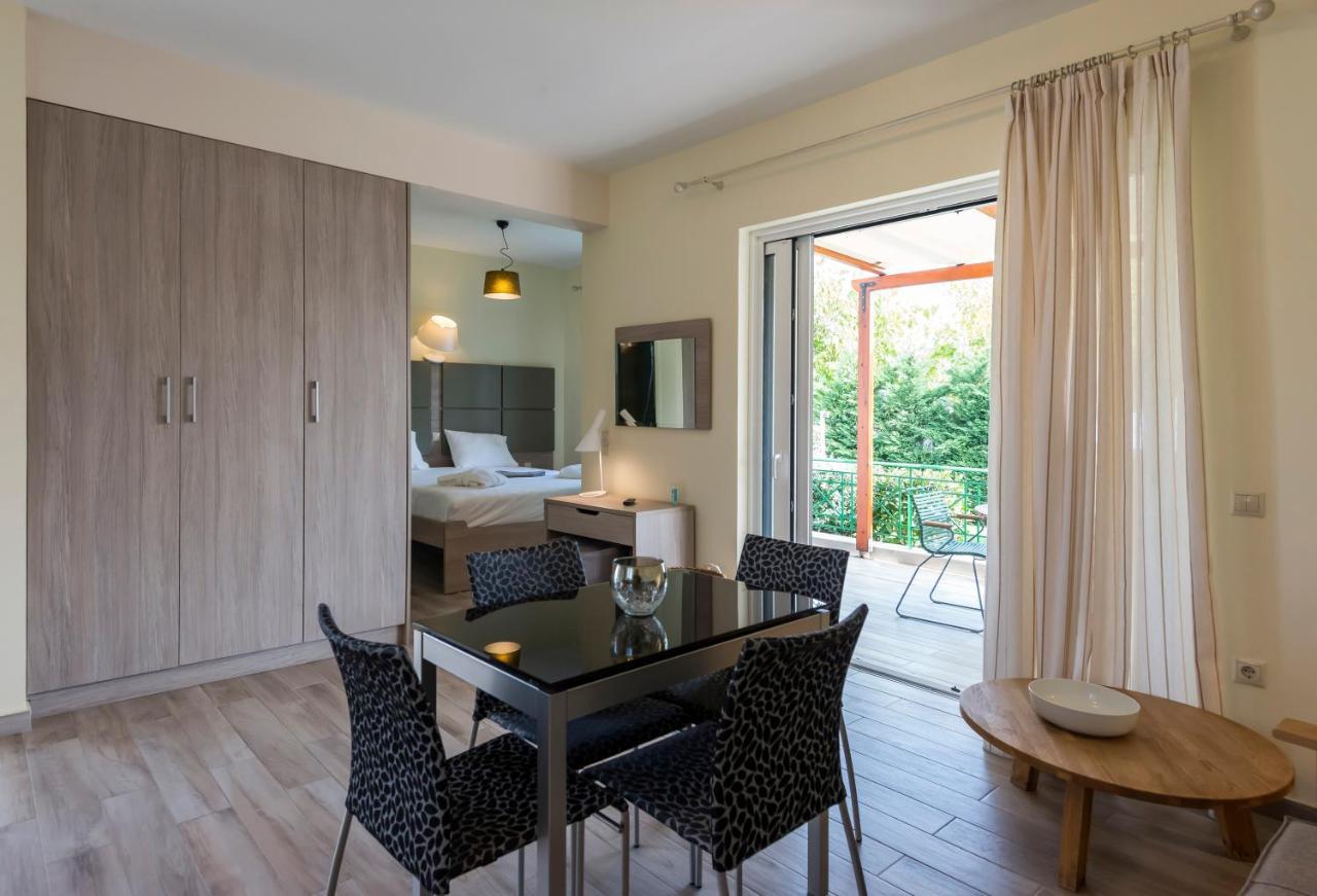Apartment Estia Coastal Dream - Lush & Enchanting Garden Gem Finikounta