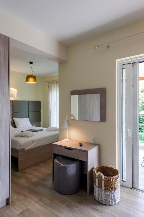 Estia Coastal Dream - Lush & Enchanting Garden Gem Finikounta